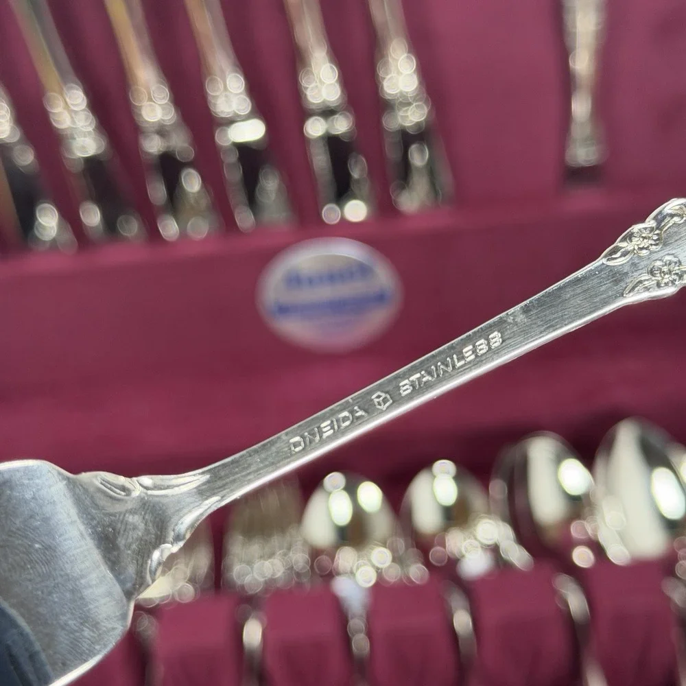 Oneida Shelley Cube Stainless Flatware 48 Pcs. 8 Settings + Serving Ware + Case